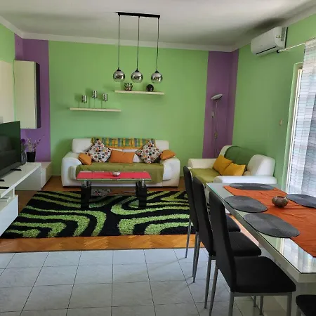 Luca Apartament *